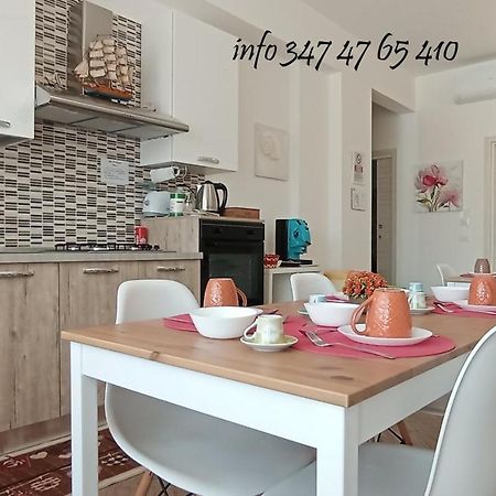 B & B Civico 6 Rooms Salerno Bagian luar foto