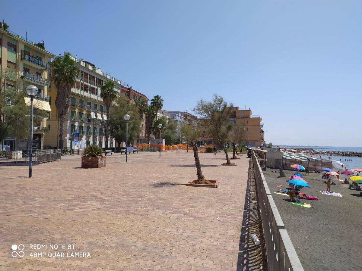 B & B Civico 6 Rooms Salerno Bagian luar foto