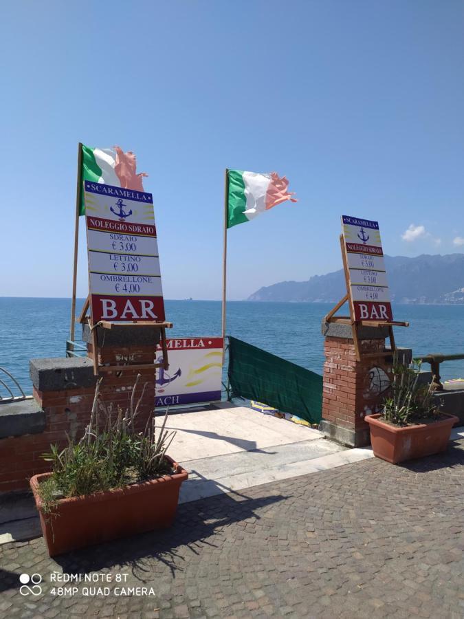 B & B Civico 6 Rooms Salerno Bagian luar foto