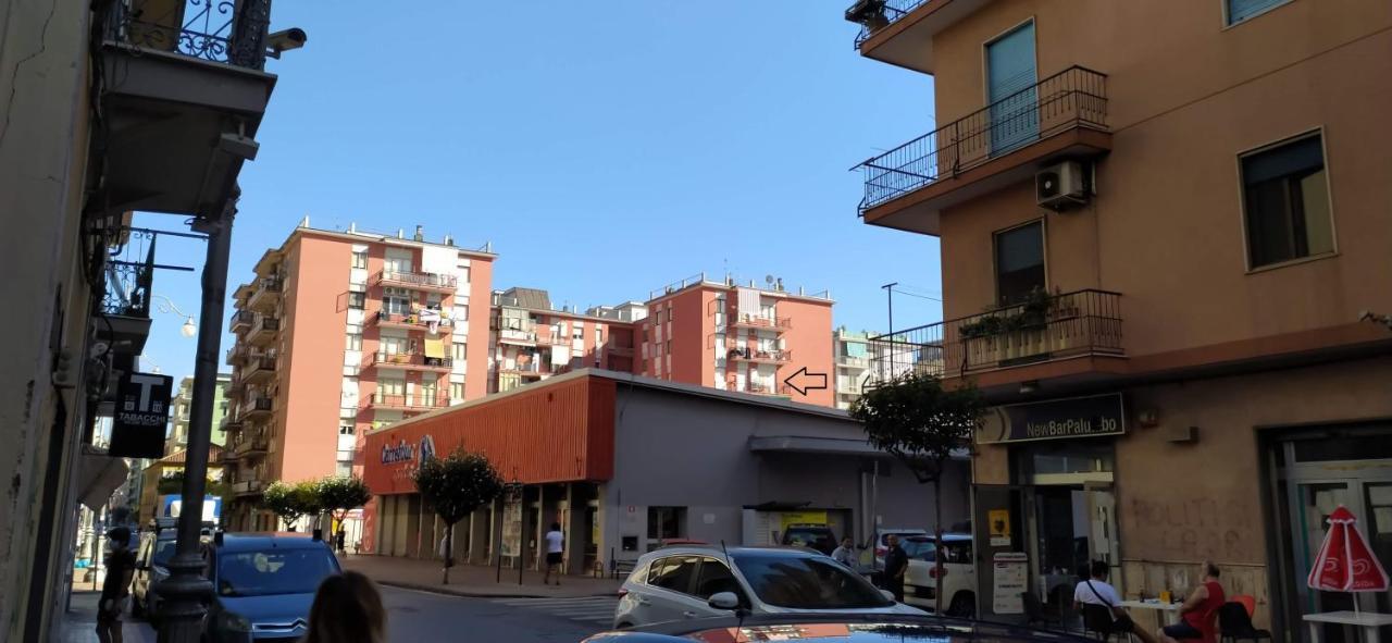 B & B Civico 6 Rooms Salerno Bagian luar foto