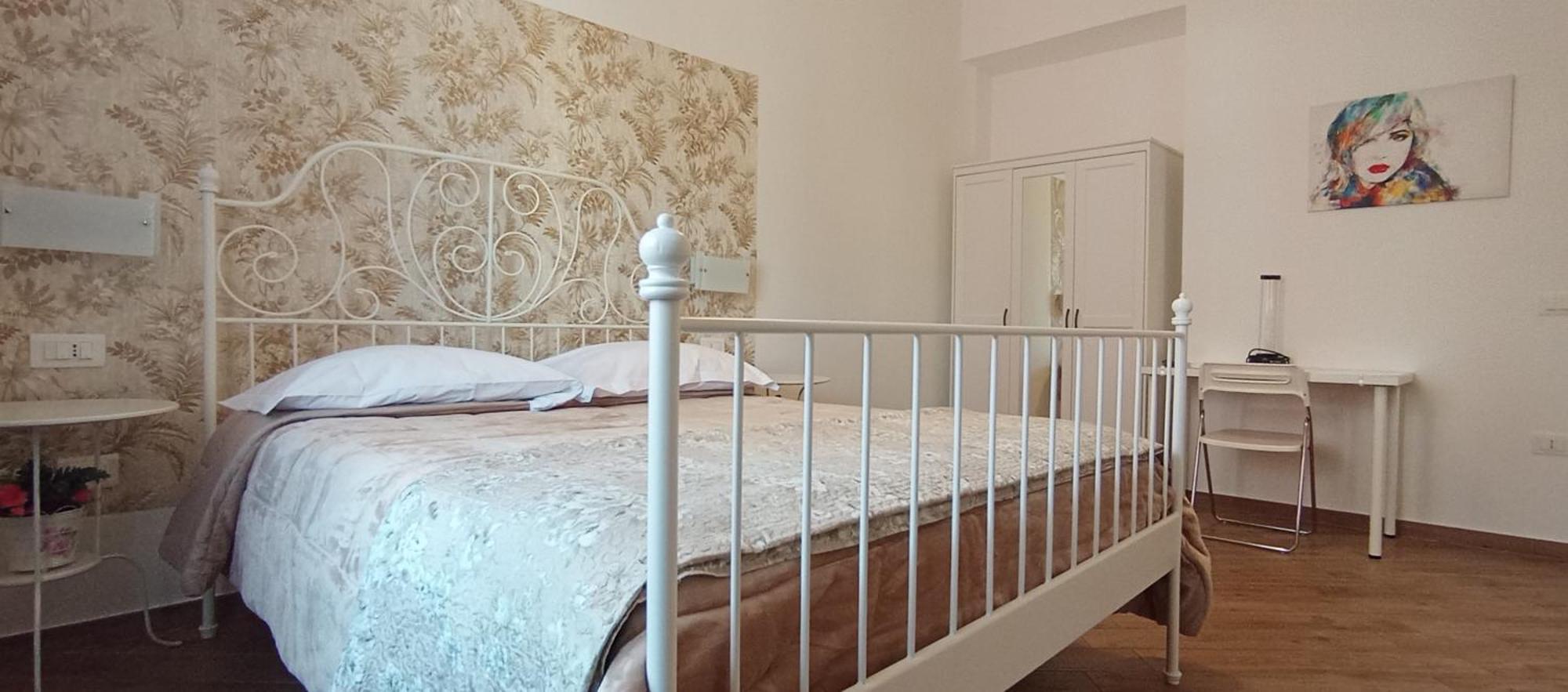 B & B Civico 6 Rooms Salerno Bagian luar foto