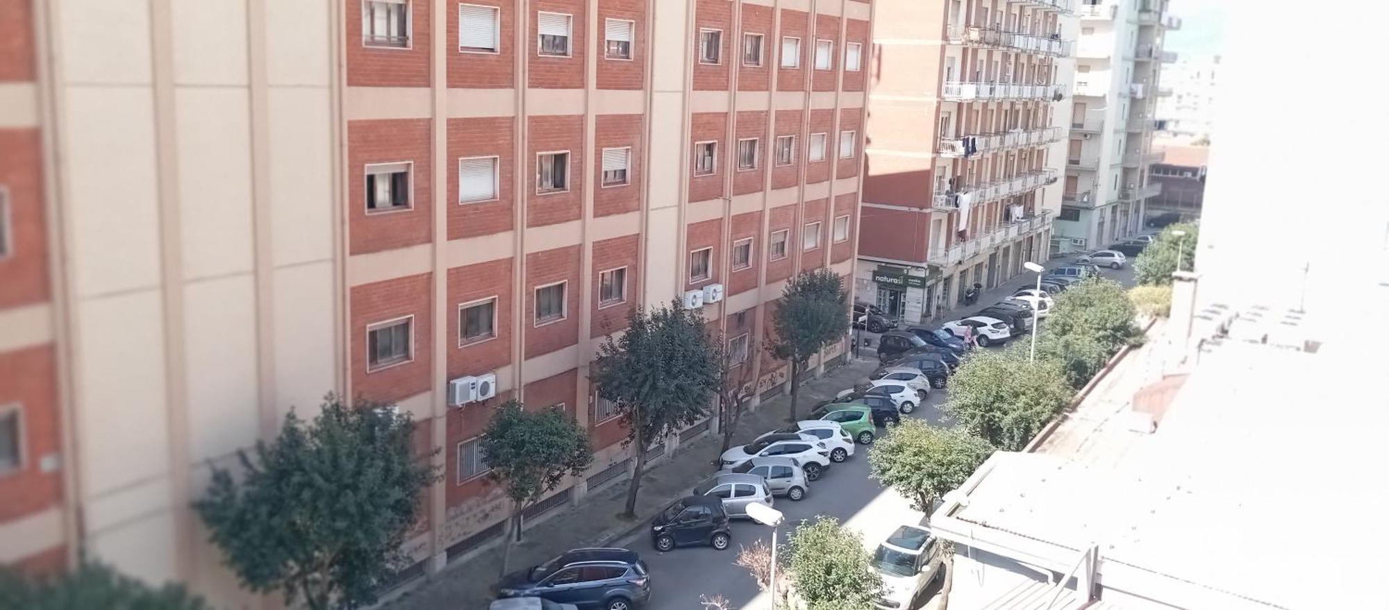 B & B Civico 6 Rooms Salerno Bagian luar foto