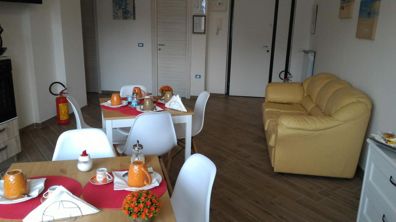 B & B Civico 6 Rooms Salerno Bagian luar foto