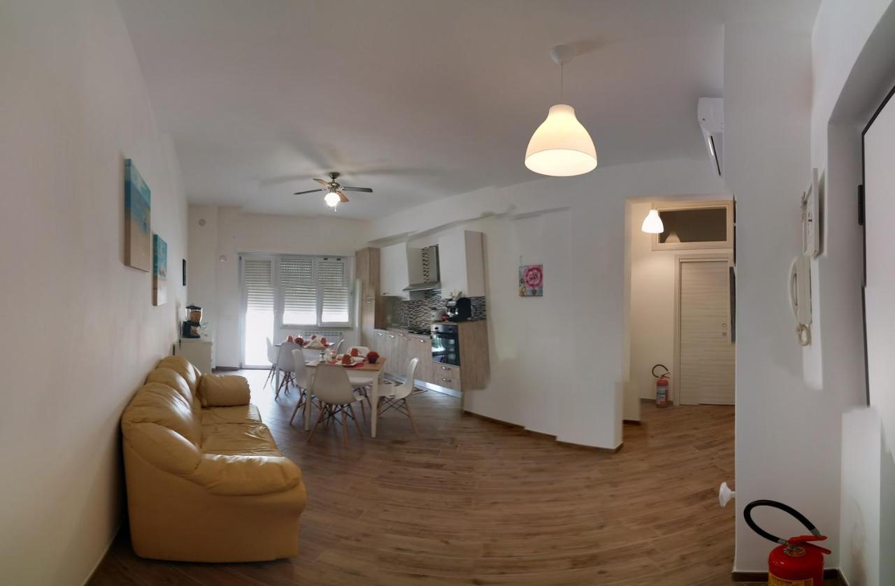 B & B Civico 6 Rooms Salerno Bagian luar foto