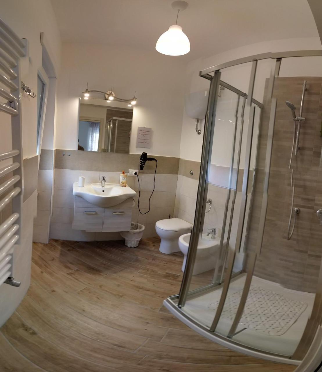 B & B Civico 6 Rooms Salerno Bagian luar foto