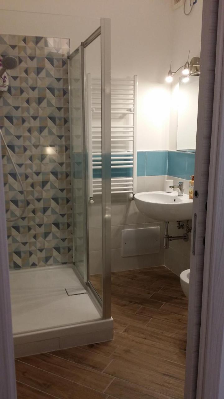 B & B Civico 6 Rooms Salerno Bagian luar foto