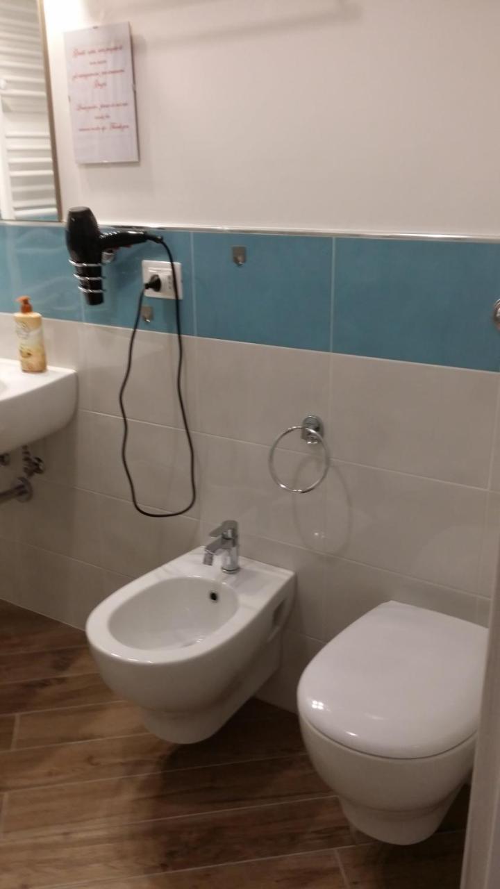 B & B Civico 6 Rooms Salerno Bagian luar foto