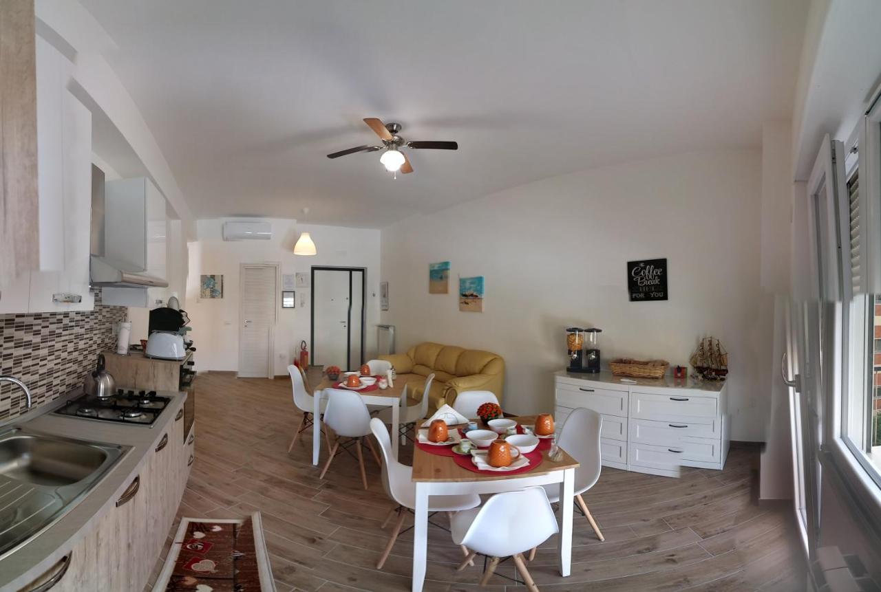B & B Civico 6 Rooms Salerno Bagian luar foto