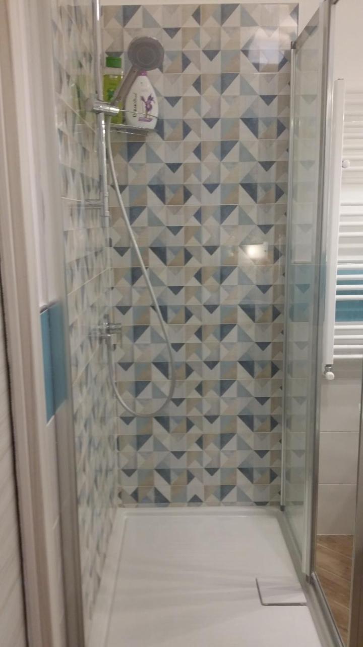 B & B Civico 6 Rooms Salerno Bagian luar foto