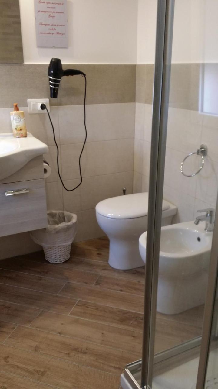 B & B Civico 6 Rooms Salerno Bagian luar foto