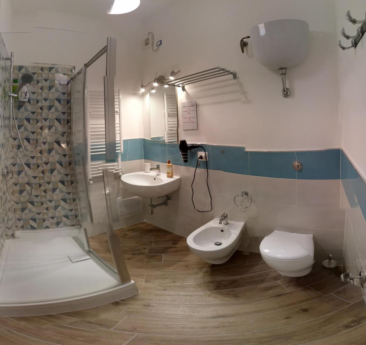 B & B Civico 6 Rooms Salerno Bagian luar foto